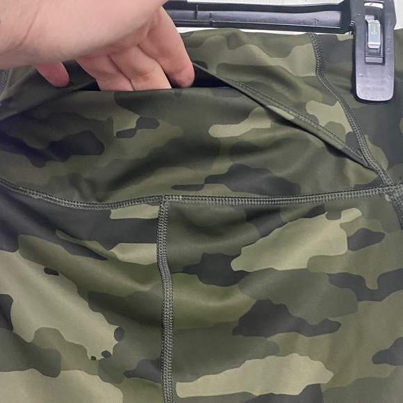 Duluth Trading Co Green Camouflage Leggings - Picture 6 of 10